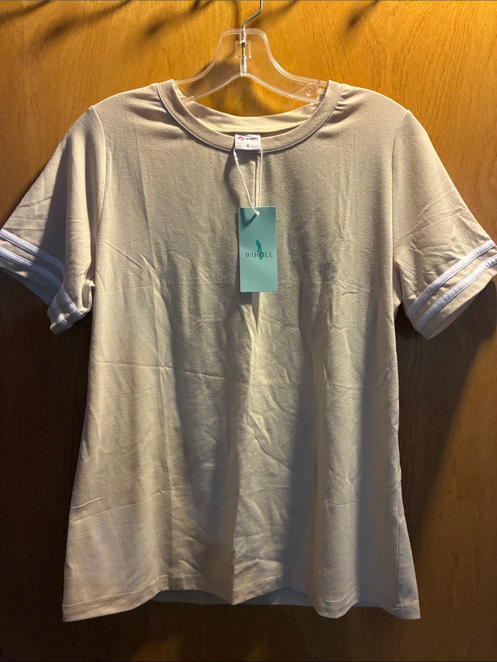 🆕Beige Short-Sleeve Tee with Striped Cuffs